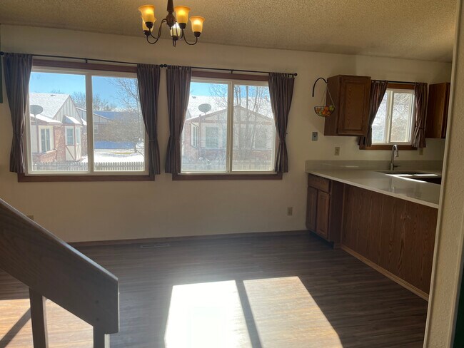 dining area flows into kitchen - 2619 15th Ave