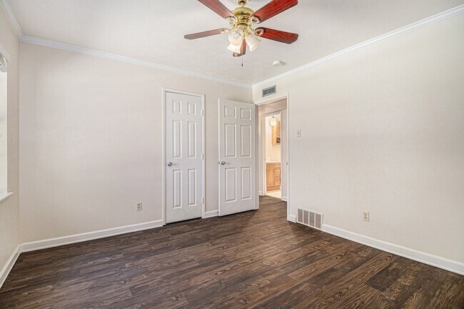 Building Photo - 1814 Addington Dr