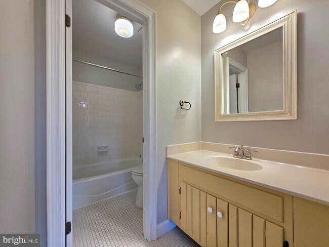 Building Photo - 117 Shooters Ct