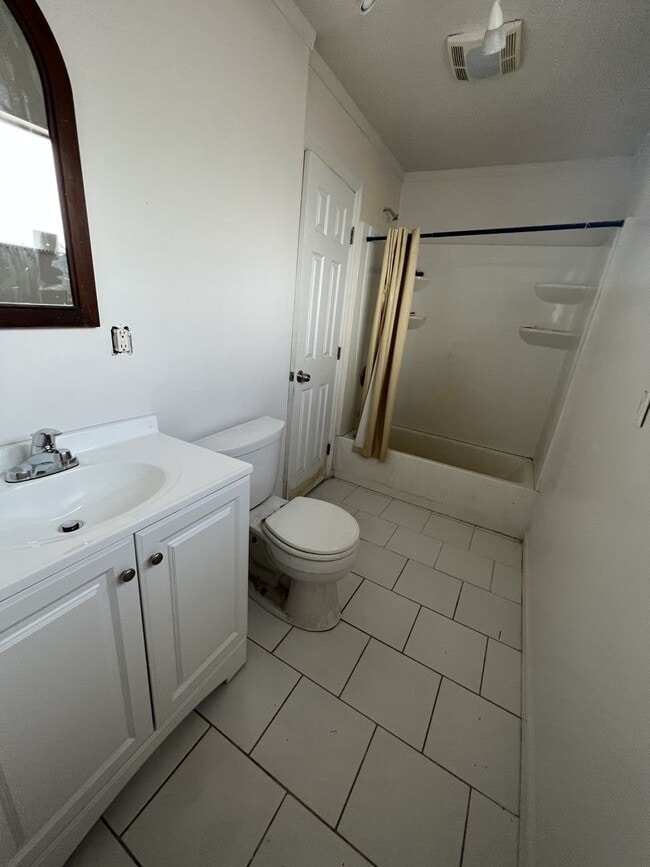 Building Photo - Annual Rental ** Newly Updated 2 Bed / 1.5 Bath Single Family - Tile Floor / Oversized Lanai ** $...