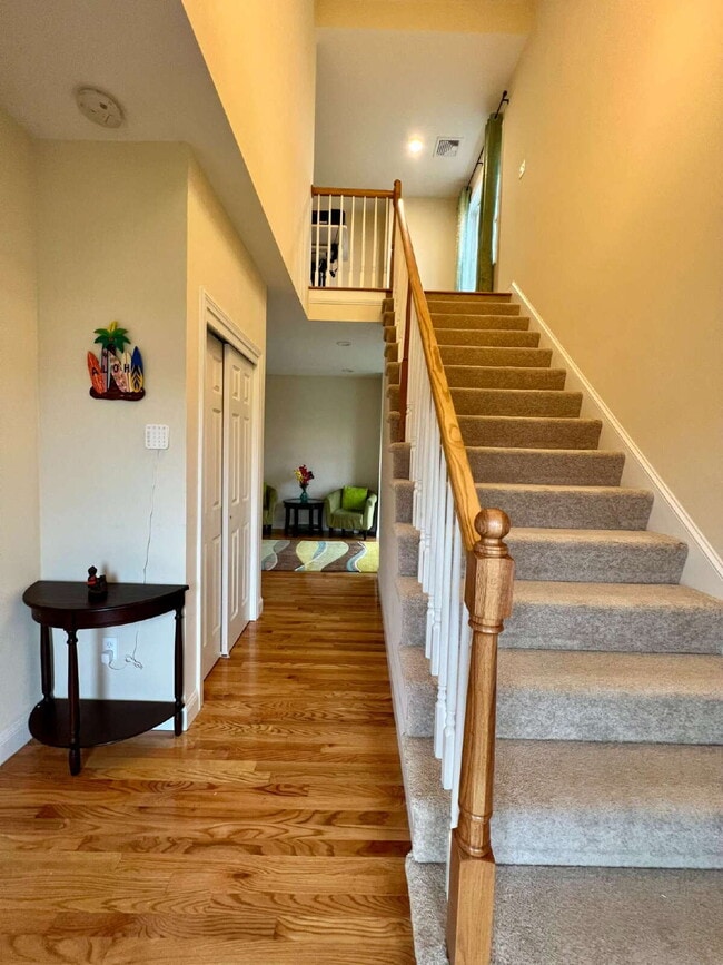 Building Photo - New listing! Beautiful furnished home in B...