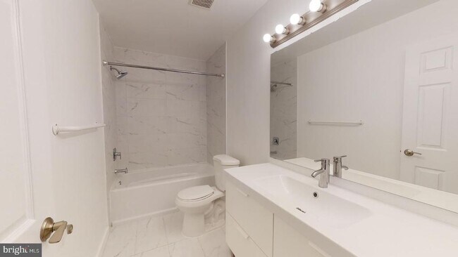 Building Photo - 1425 Northgate Square