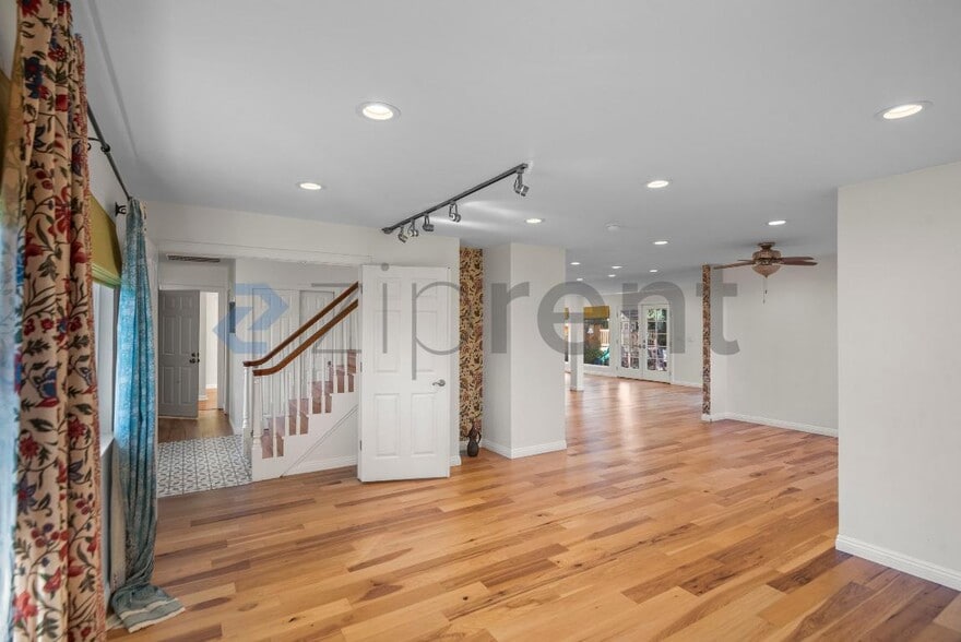 Building Photo - 743 Shawnee Ln