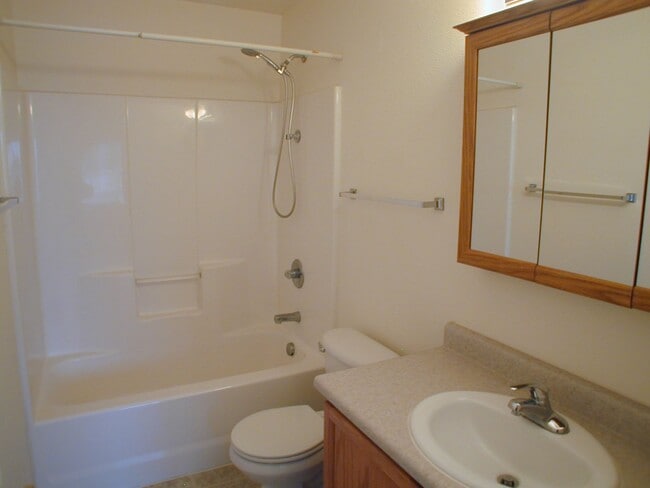 Building Photo - House For Lease