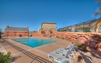 Building Photo - Townhome with Pool and Playground!