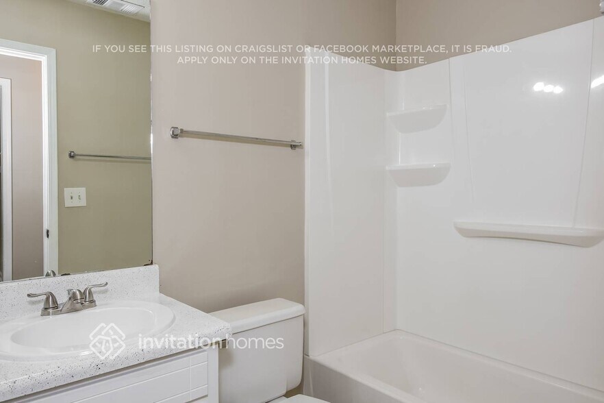 Building Photo - 5252 Station Cir