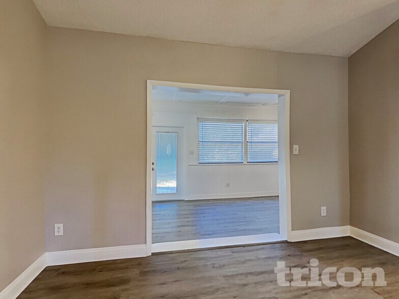 Building Photo - 2942 Mallorn Way