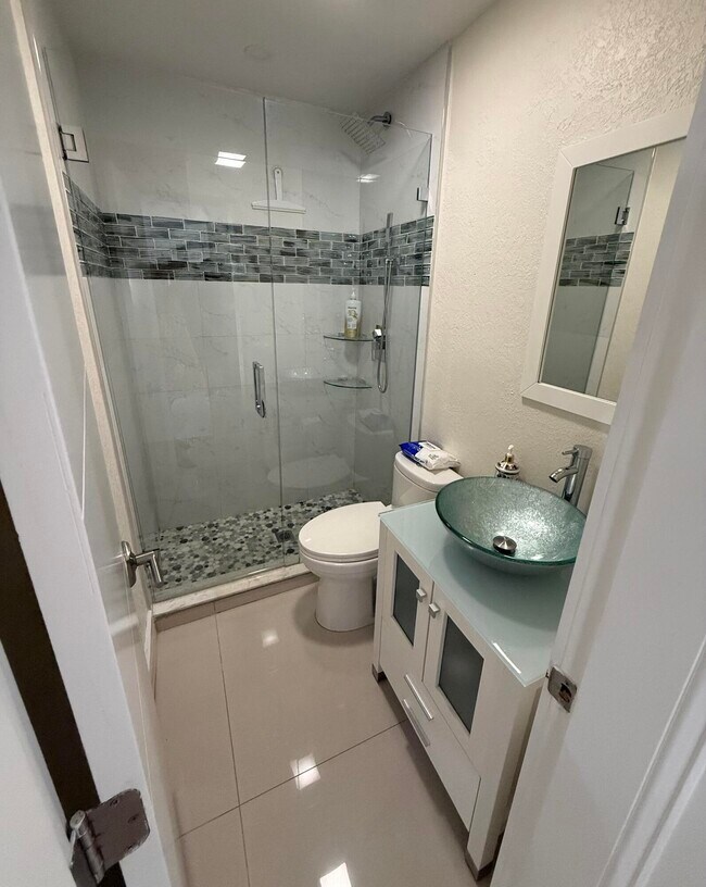 Building Photo - 3139 Egremont Dr