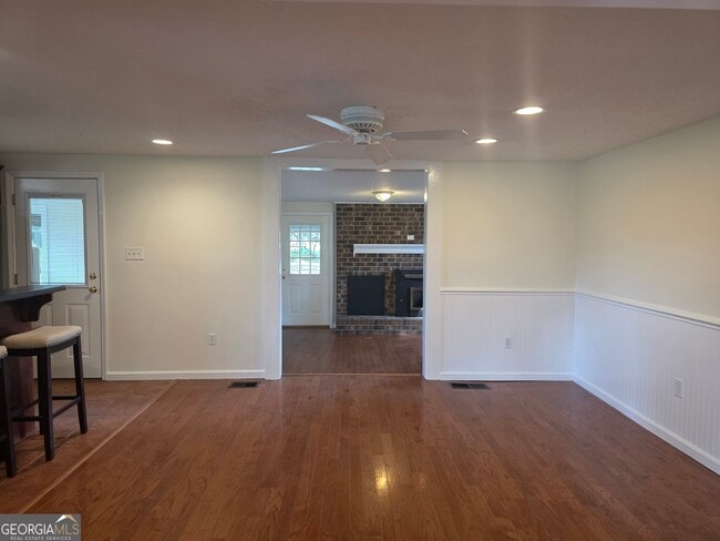 Building Photo - 807 Pound Rd