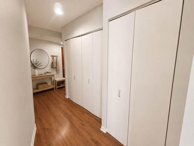 Building Photo - 400 N La Salle Dr