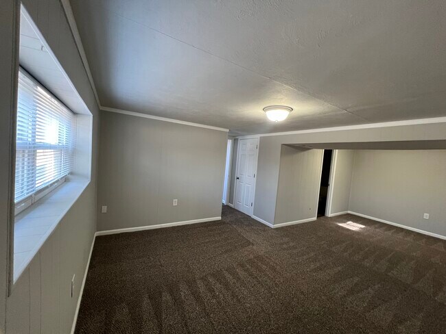 Building Photo - 1800 SE Abbey St