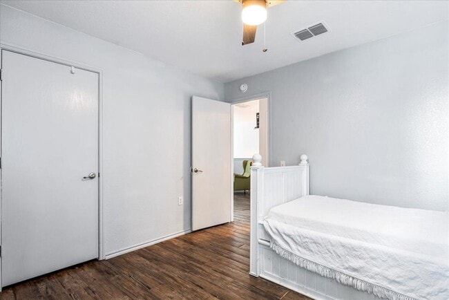 Building Photo - 7417 Elk Pass Dr