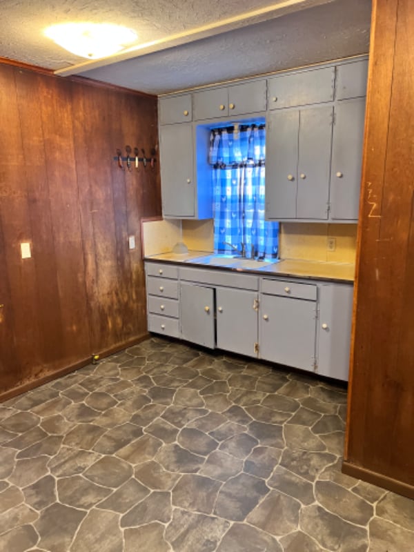 Building Photo - 2026 E 3rd Ave