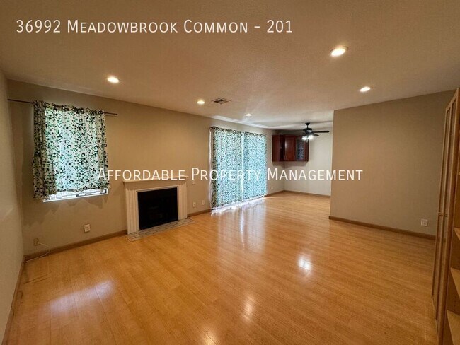 Building Photo - 36992 Meadowbrook Common