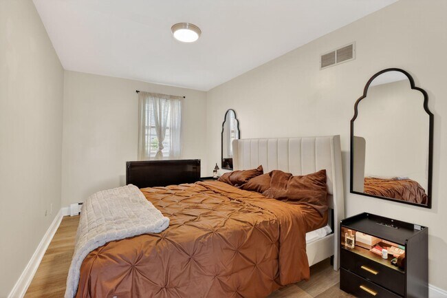 Building Photo - 47 E Madison Ave