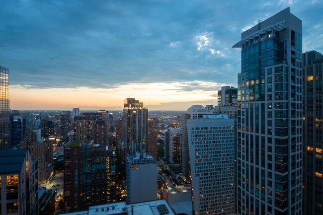 Building Photo - 111 E Chestnut St