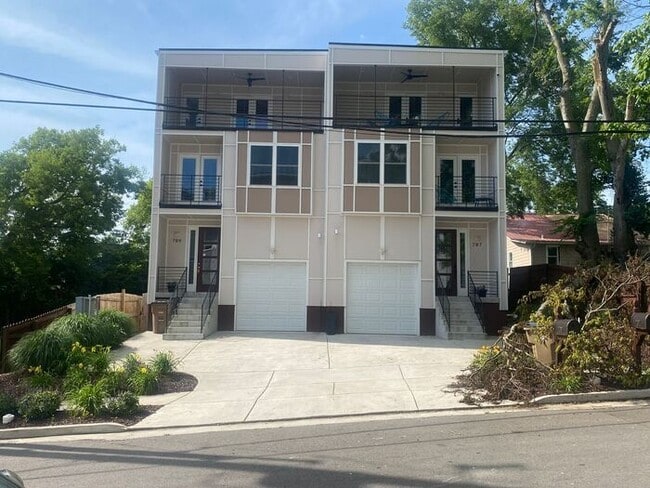 Building Photo - Newer Contruction - 3 Bed 3.5 Bath 3 Stories!