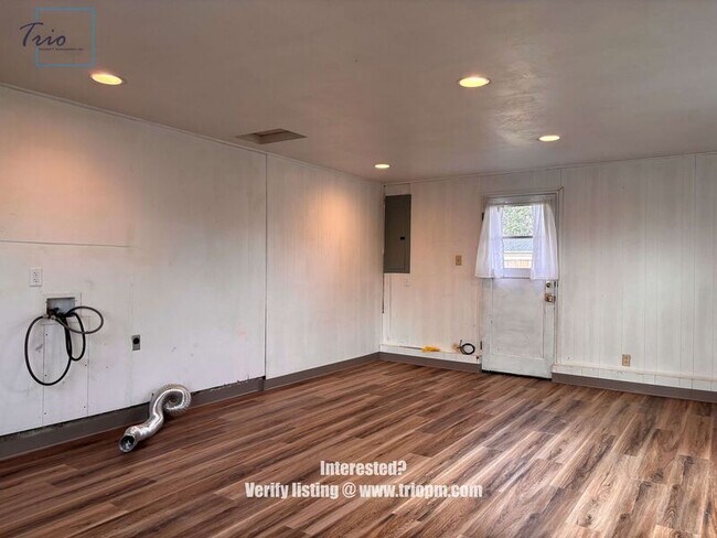 Building Photo - 1663 Larkspur Loop