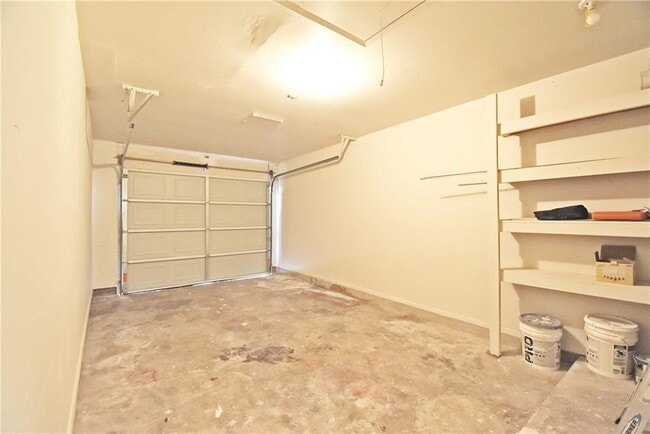 Building Photo - 16813 Whitebrush Loop