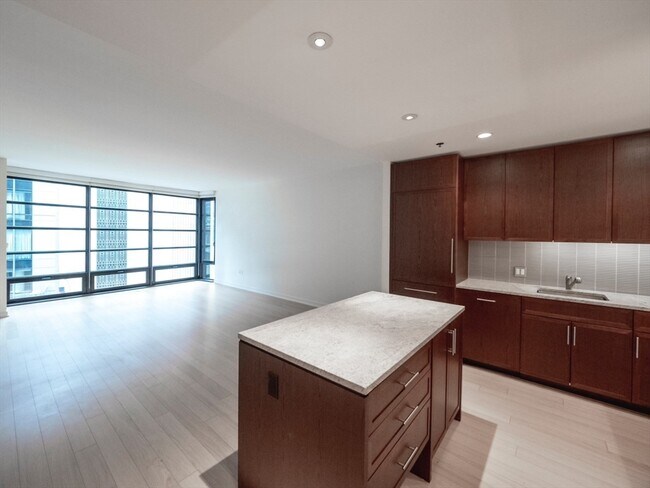 Primary Photo - 583 Washington St