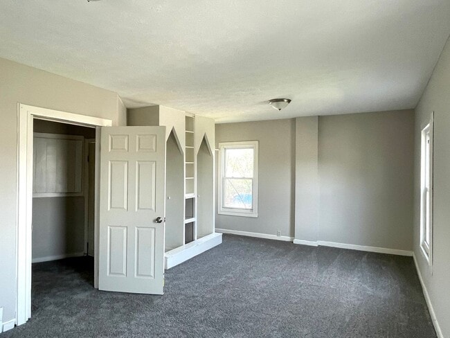 Building Photo - Multi Family Home 3 Bedroom and 1 Bath For Rent - Coming Soon