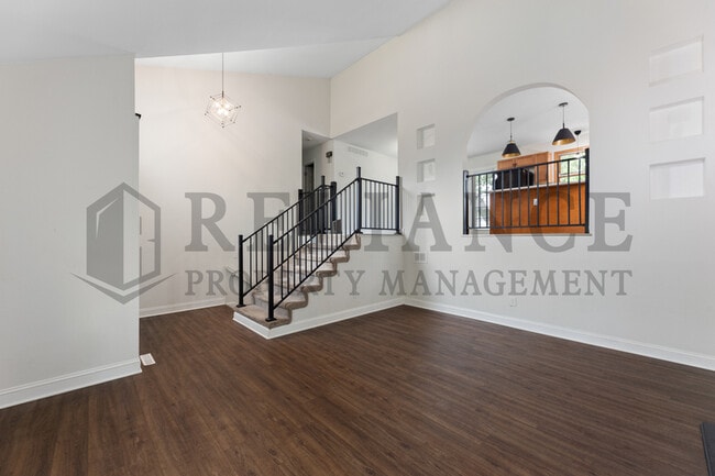 Building Photo - 2021 S Flynn St