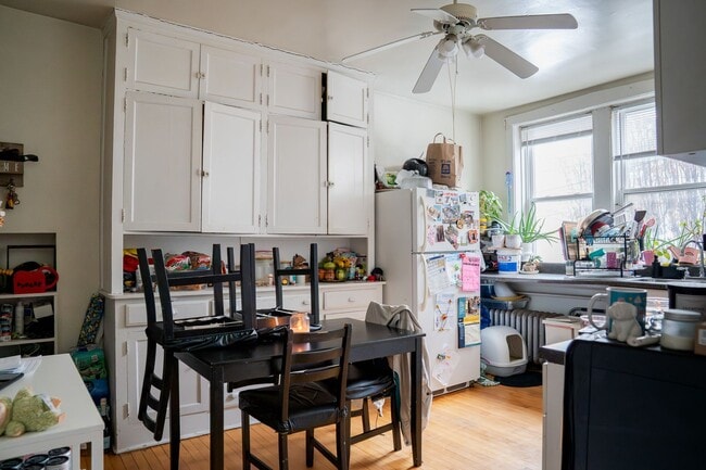 Building Photo - Albany Park - 2 Bed / 1 Bath - Heat Included