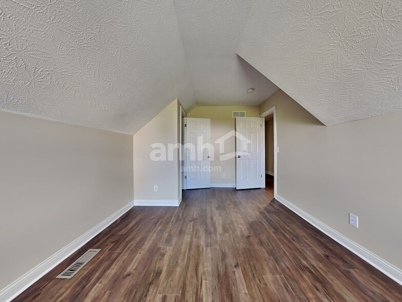 Building Photo - 8133 Darlene Ter