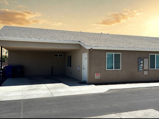 Primary Photo - 3 Bed/2 Bath apartment with indoor laundry
