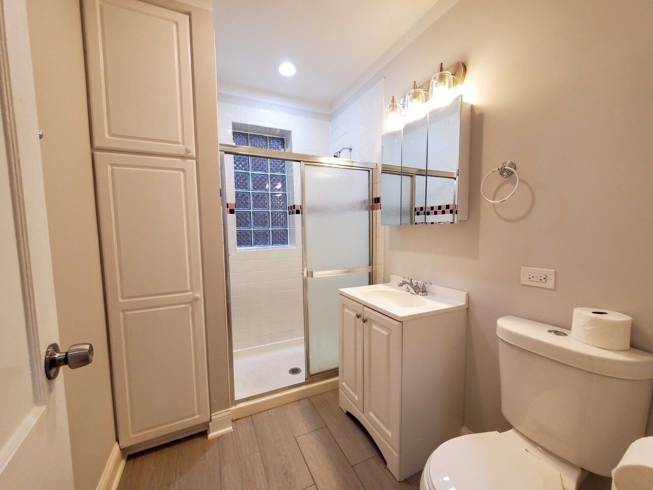 bathroom - 2334 Euclid Ave