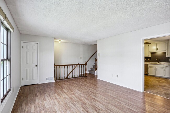 Building Photo - 41 Burlington Ct