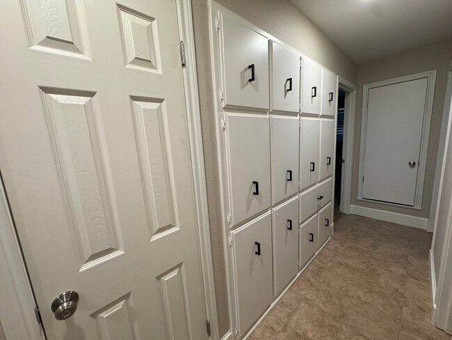 Building Photo - Gorgeous 3/3/2 Home on Spacious Corner Lot...