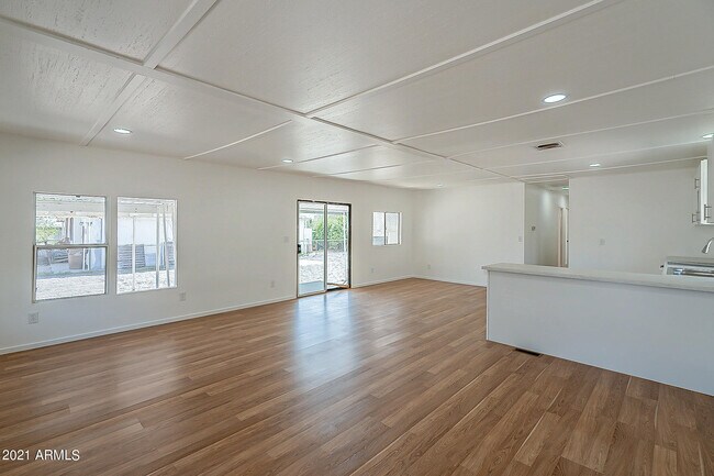 Building Photo - 334 N 83rd St