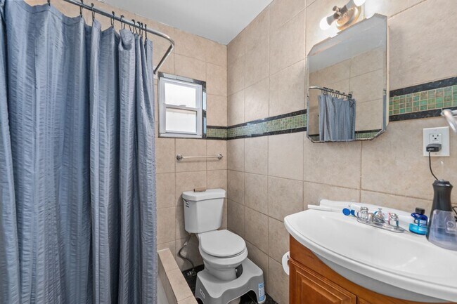 Building Photo - 5379 E Falls View Dr
