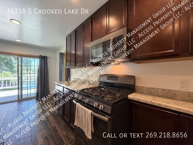Building Photo - 1631 S Crooked Lake Dr