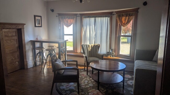 Building Photo - 170 E Main St