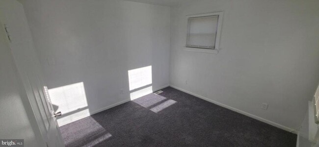 Building Photo - 107 River Rd Dr