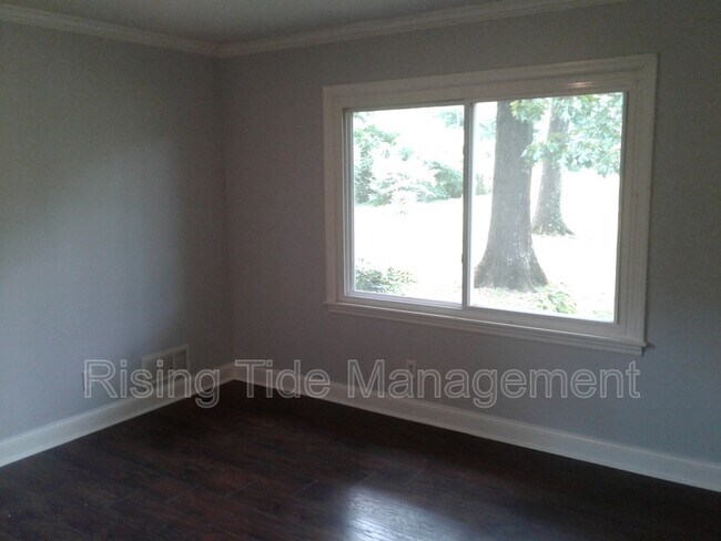 Building Photo - 948 Hickory Dr