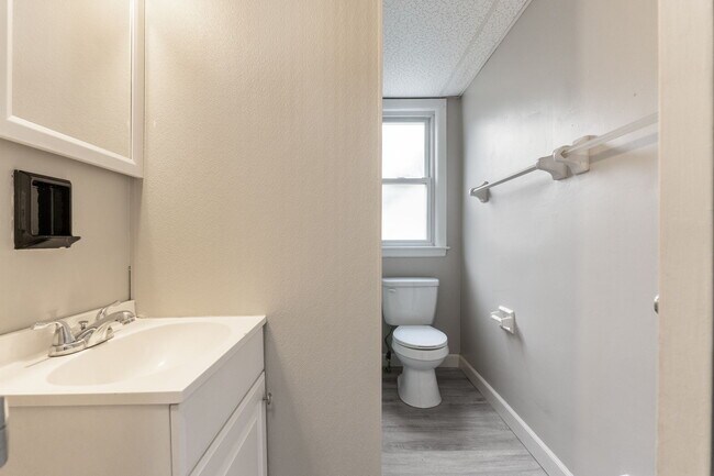 Building Photo - 1355 Ida Ave