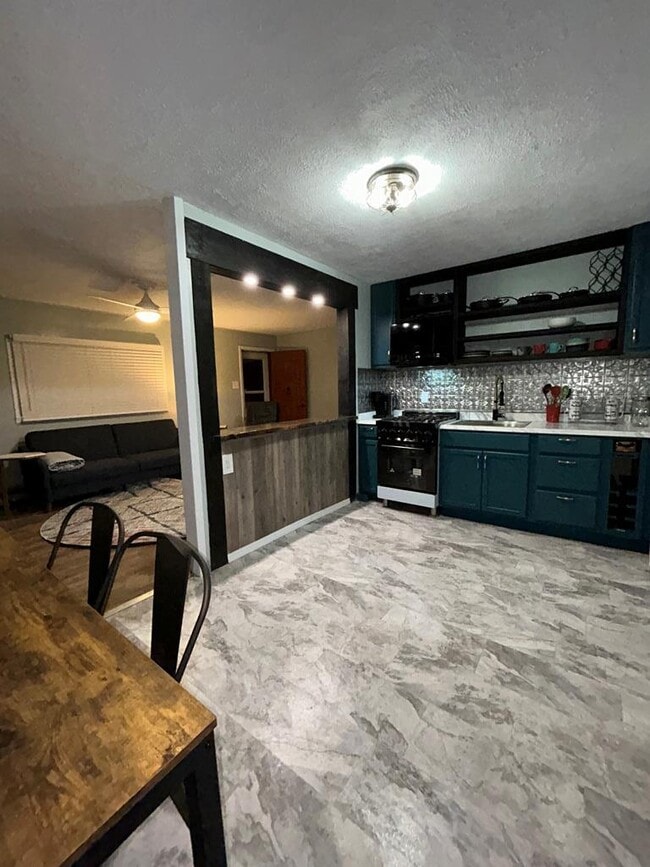 Building Photo - 205 S 11th St