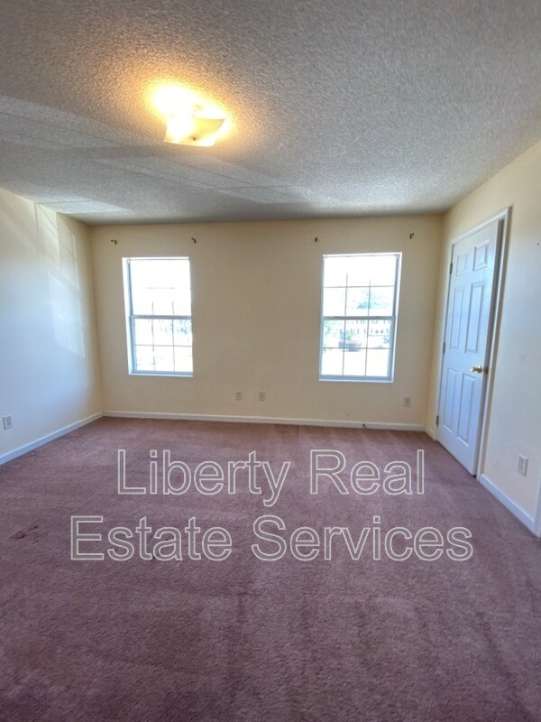 Building Photo - 1100 Pineland Ave