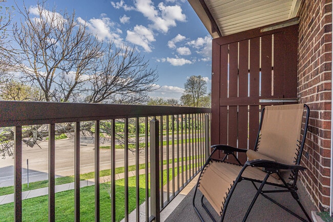 Building Photo - 1375 Rebecca Dr