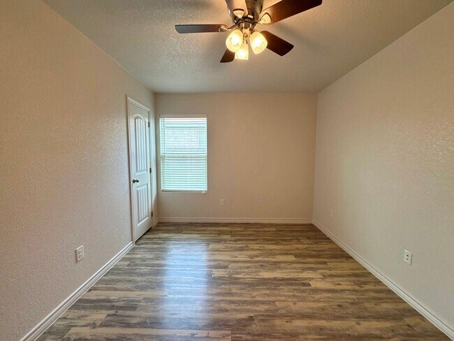 Building Photo - 205 Dolphin Dr