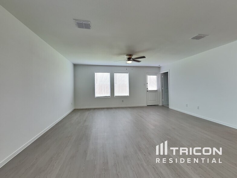 Building Photo - 1837 Kiwi Dr
