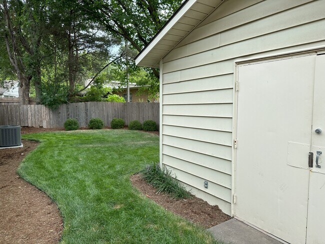 Alternate view of backyard - 5819 Blueridge St