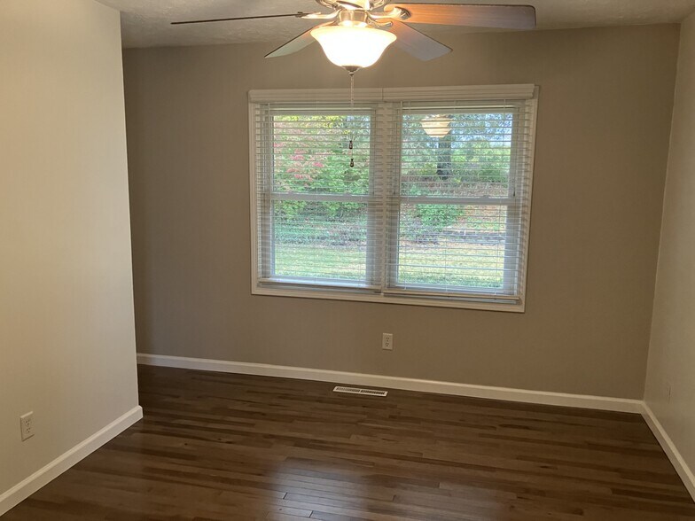 dining room - 144 Brentwood Dr