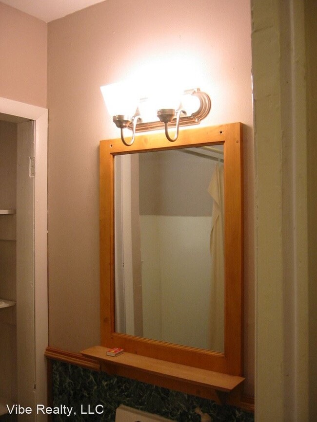 Building Photo - 1 br, 1 bath House - 604A S 14th St.