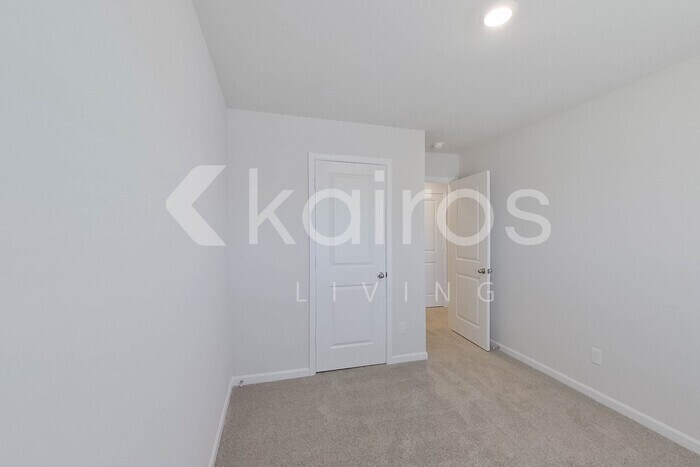 Building Photo - 2477 Banyon Cir