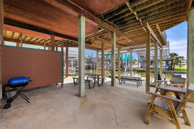 Building Photo - 22101 Guadalupe Dr