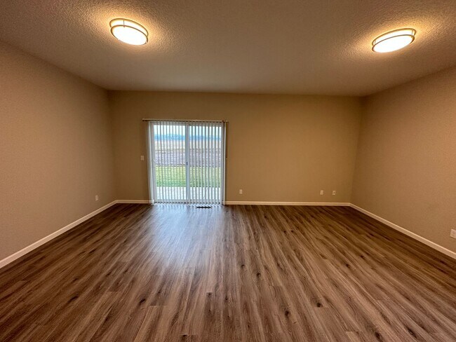 Building Photo - 553